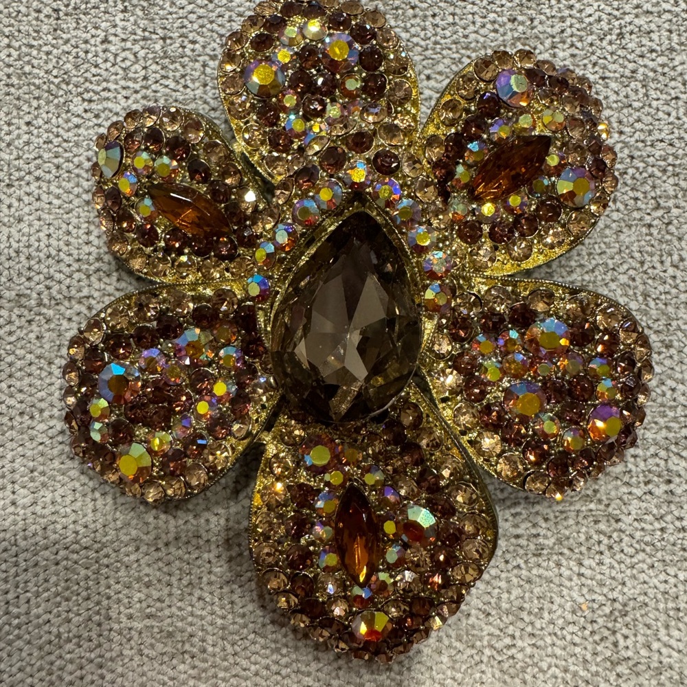 Beautiful Brooch/pin with loop - Picture 5 of 9